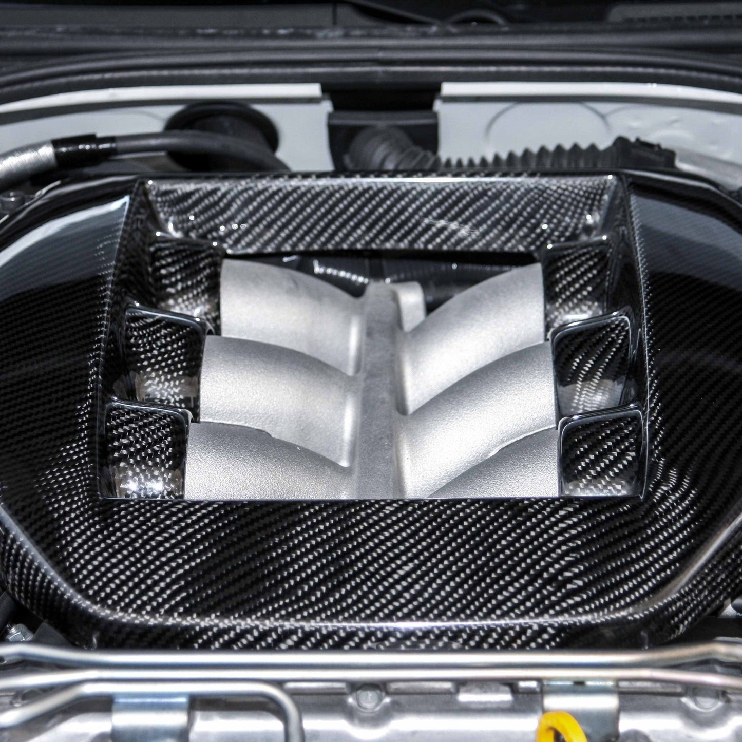 Seibon 09-11 Nissan GTR R35 Carbon Fiber Engine Cover EC0910NSGTR