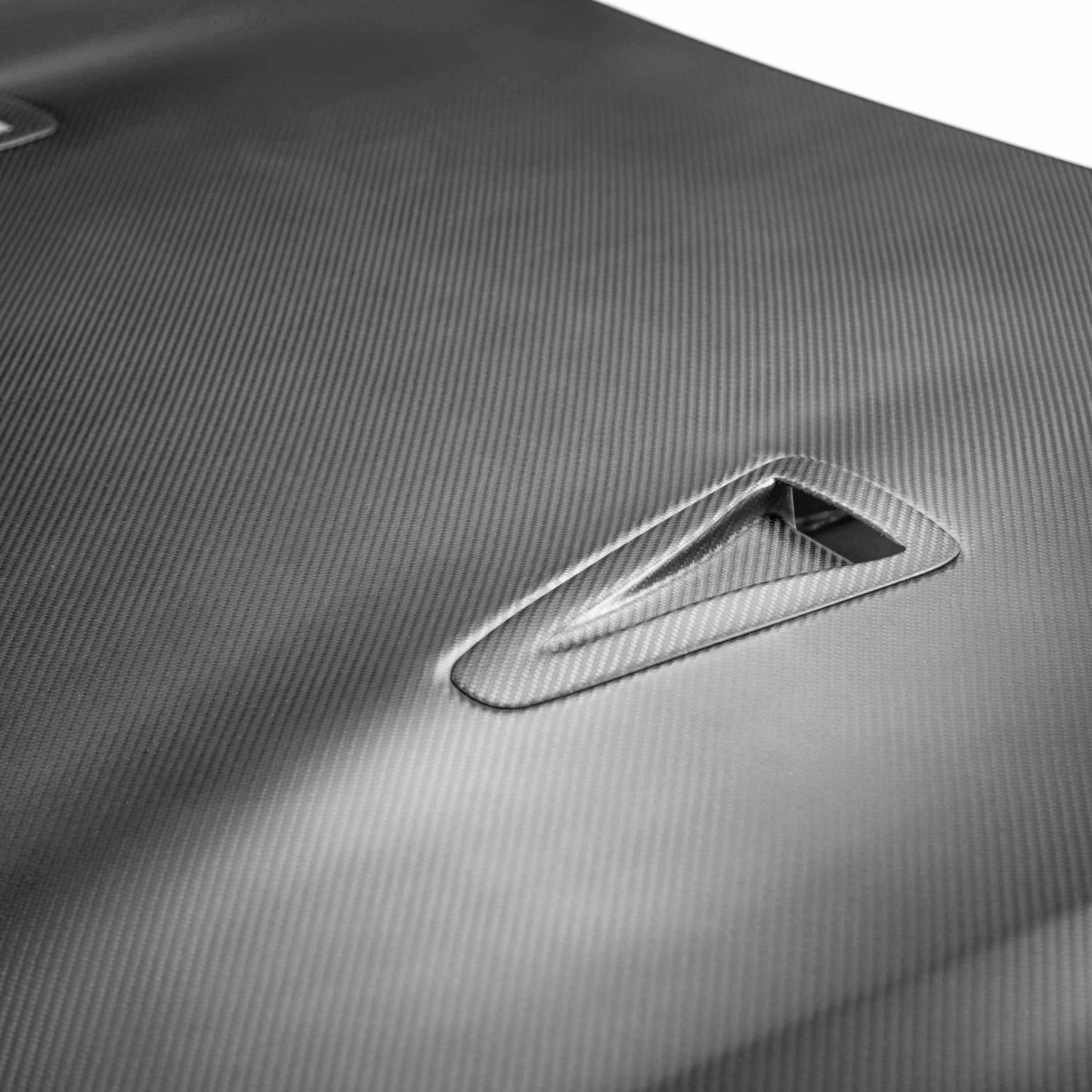 Seibon 09-10 Nissan Skyline R35 GT-R OEM-Dry Carbon Fiber Hood HD0910NSGTR-OE-DRY